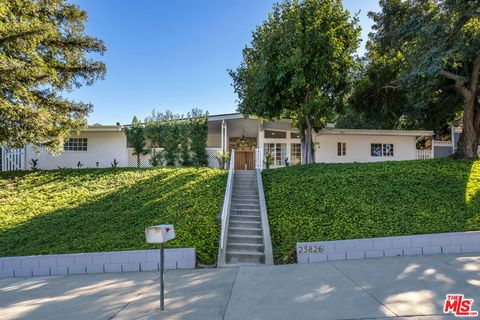 Photo of 23826 Burbank Boulevard, Woodland Hills, CA 91367 (MLS # 26659207)
