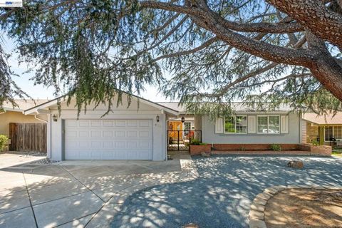 Photo of 775 Catalina Dr Dr, Livermore, CA 94550 (MLS # 41131740)