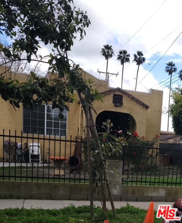 1216 E 84th Street
