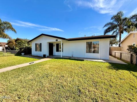 Photo of 510 Fairbourne Place, Oxnard, CA 93033 (MLS # V1-35564)