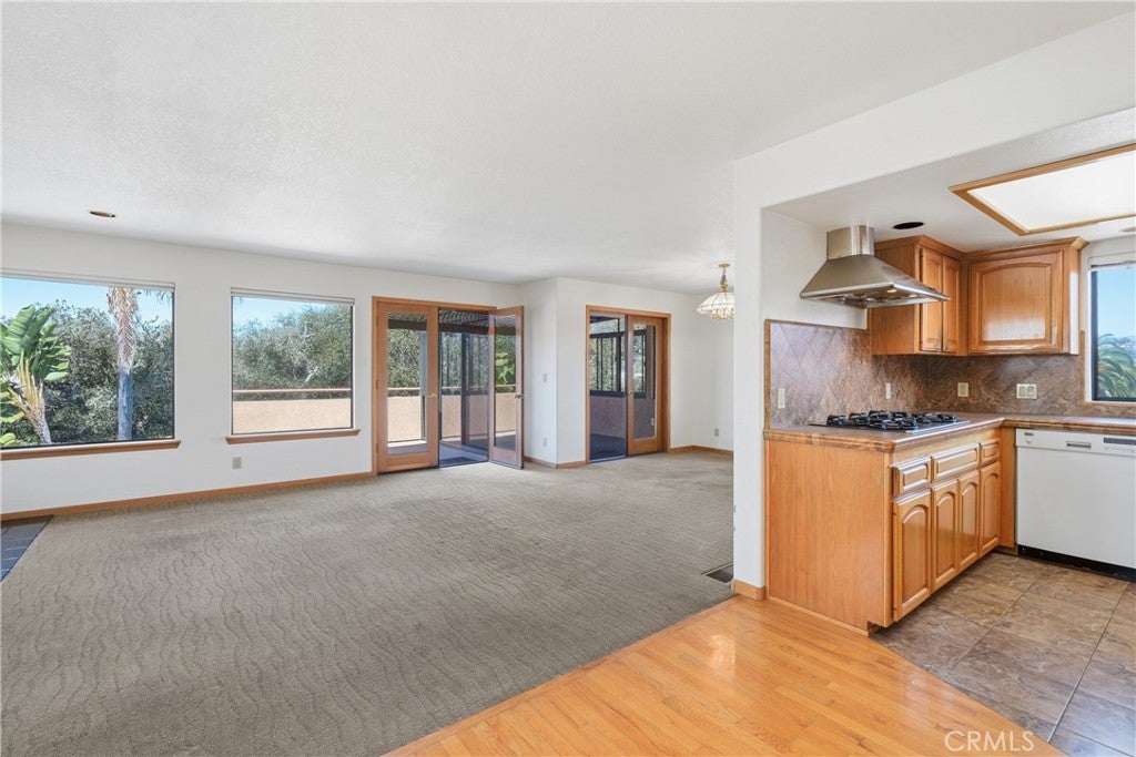 887 N 5th