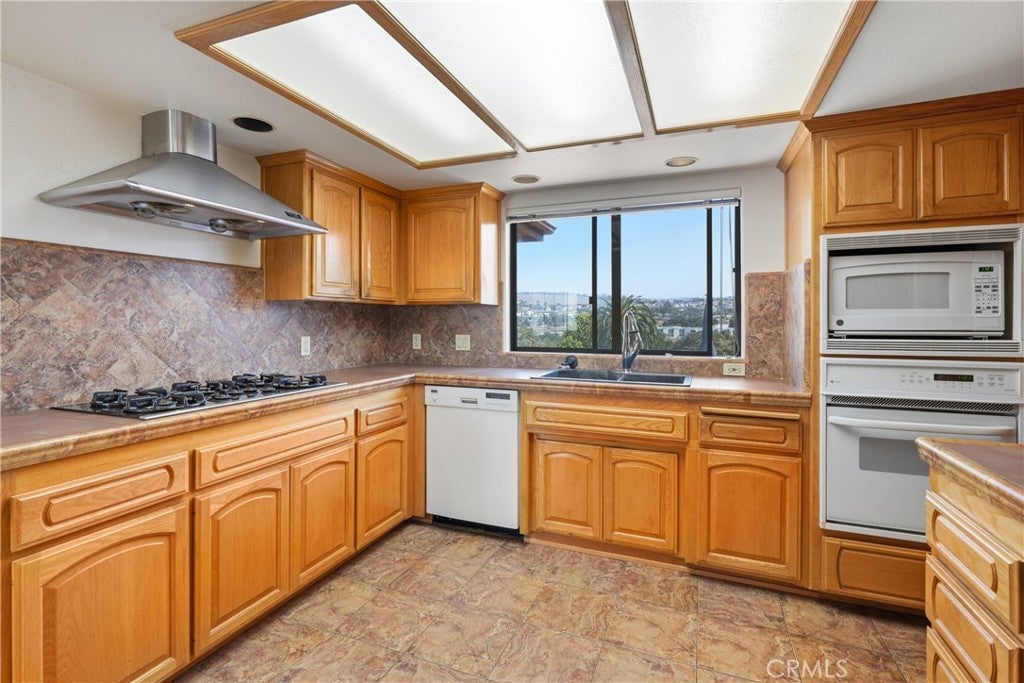 887 N 5th