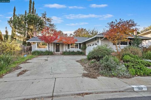 Photo of 1911 Meredith Ct Ct, Concord, CA 94521 (MLS # 41119731)