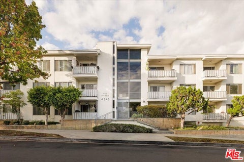 Photo of 4343 Finley Avenue #2, Los Angeles, CA 90027 (MLS # 26102446)