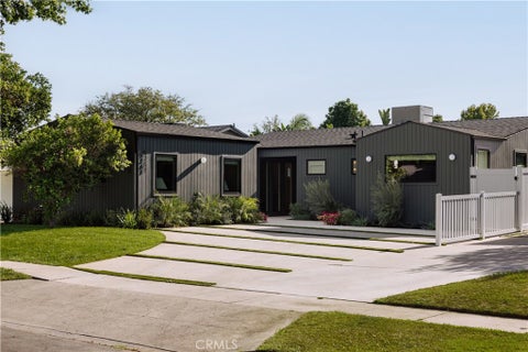 Photo of 5267 Ventura Canyon Avenue, Sherman Oaks, CA 91401 (MLS # SR26145151)