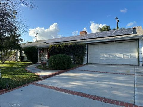 Photo of 22901 Leonora Drive, Woodland Hills, CA 91367 (MLS # SR26037862)