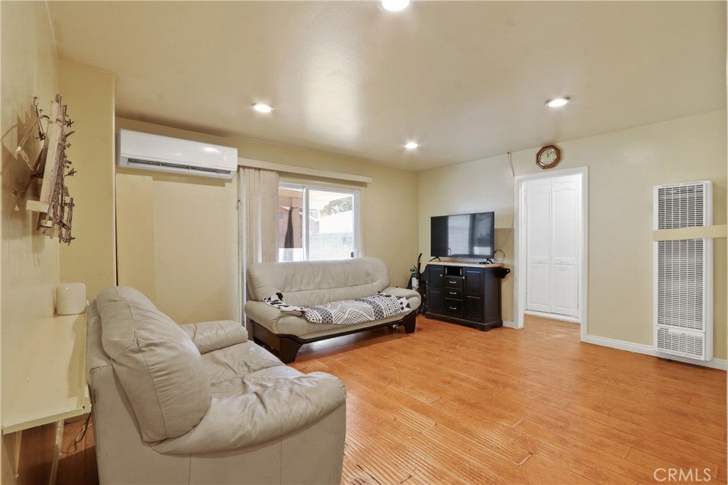 332 S Azusa Avenue