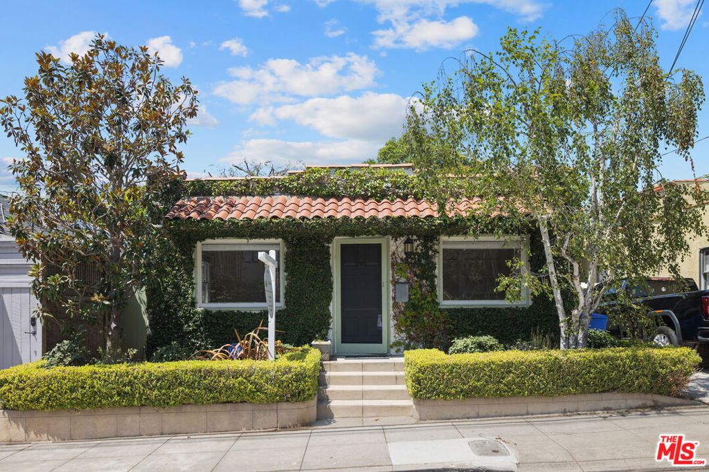 Wonderful opportunity to lease a charming 1920's Spanish Bungalow in Ocean Park. This lovely 1bed/1bath house features a smart floor plan ordained with hardwood flooring and period built-in cabinetry. Included is the dining area separated from the family room by a graceful archway. The oversized kitchen, with its breakfast nook, leads to a quaint backyard. The house is centrally located in Santa Monica and just blocks from the Beach.