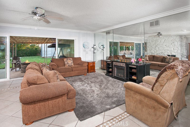 19128 Prairie Street