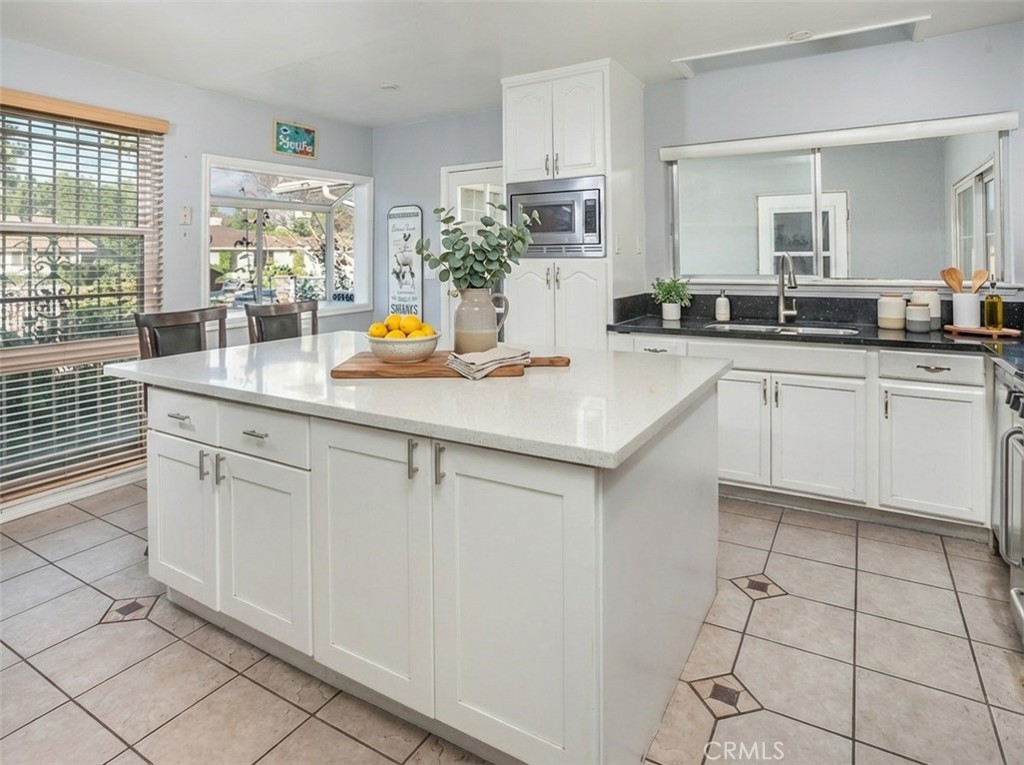 19128 Prairie Street