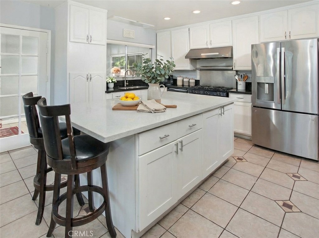 19128 Prairie Street