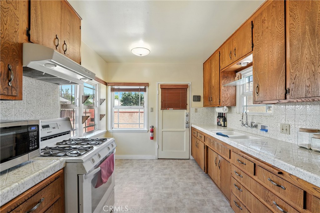 265 W Pershing Court