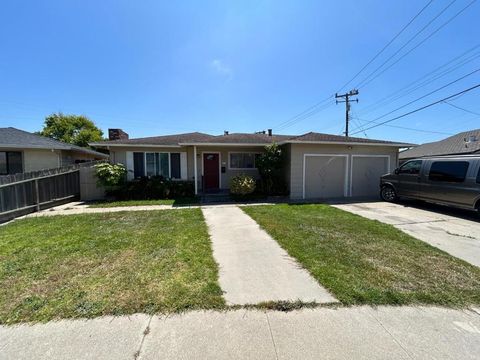 Photo of 14 Madonna Drive, Salinas, CA 93906 (MLS # ML82046254)