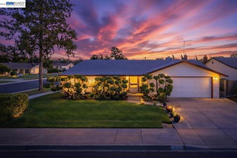 Photo of 4612 4612 Drury Ct Ct, Fremont, CA 94538 (MLS # 41125291)