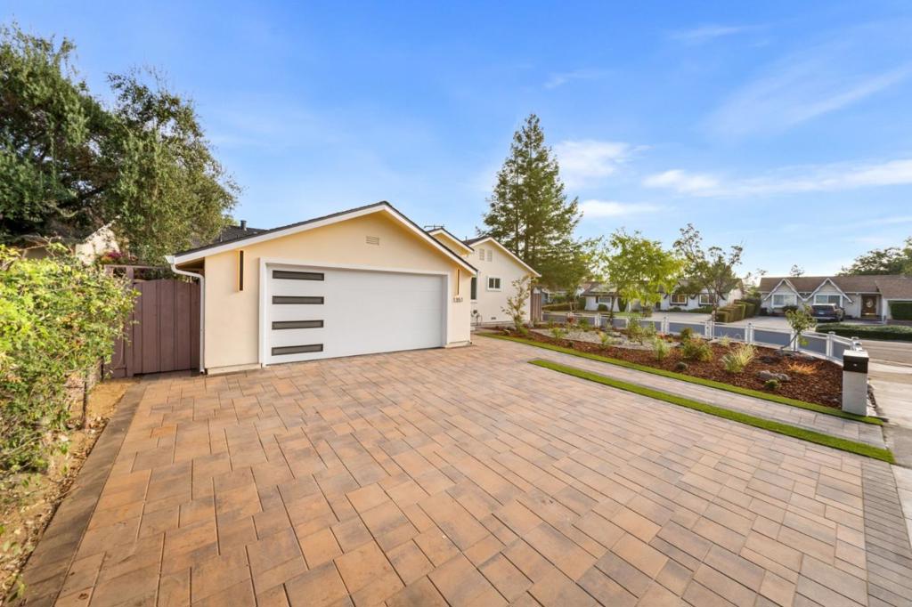 1351 Kintyre Way
