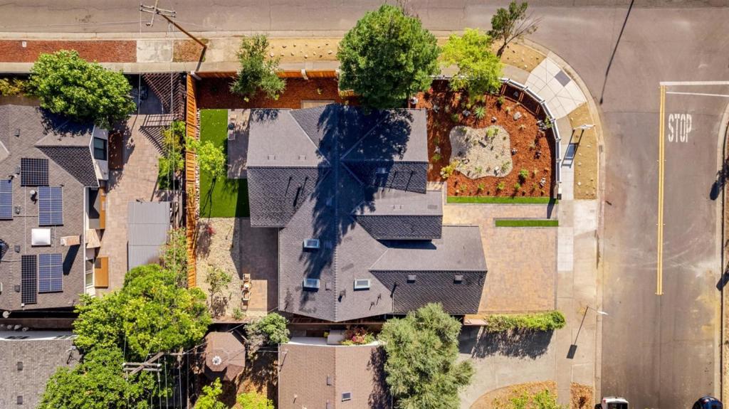1351 Kintyre Way