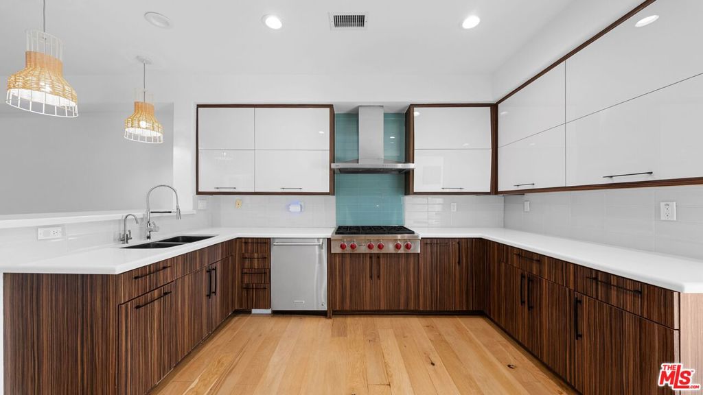 696 Palisades Drive