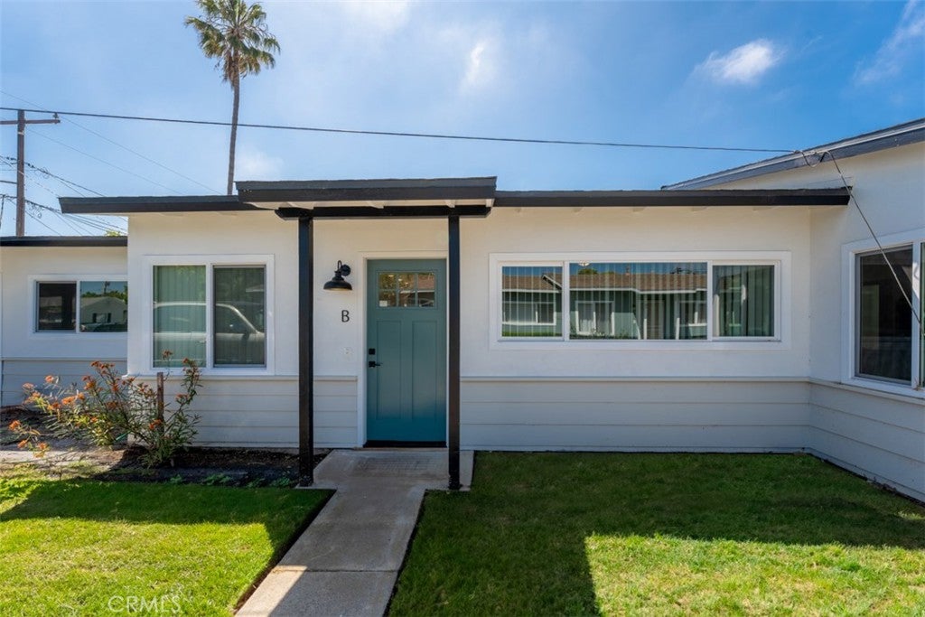 241 Costa Mesa St, Unit B St