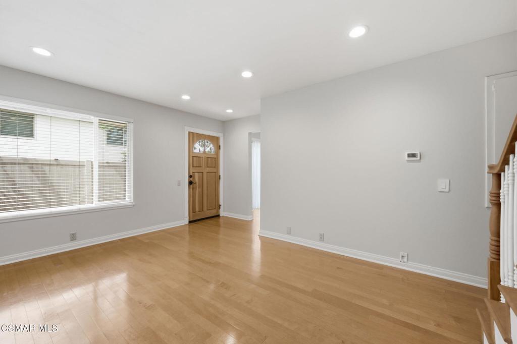 1805 E Avenida De Las Flores