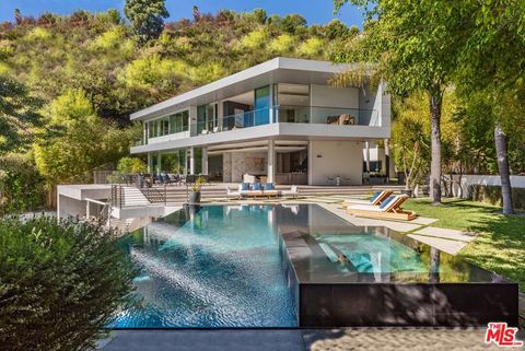 Photo of 1895 Rising Glen Road, Los Angeles, CA 90069 (MLS # 26716843)