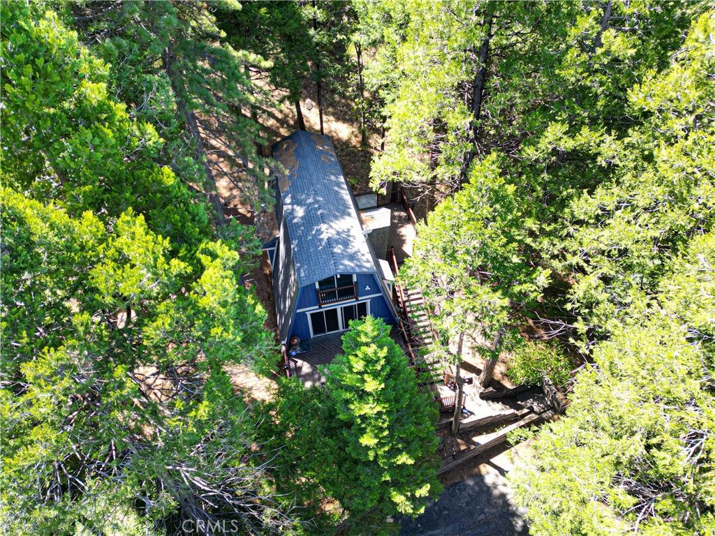 Photo of 24091 Lakeview Dr, Crestline, CA 92325 (MLS # IG26093053)
