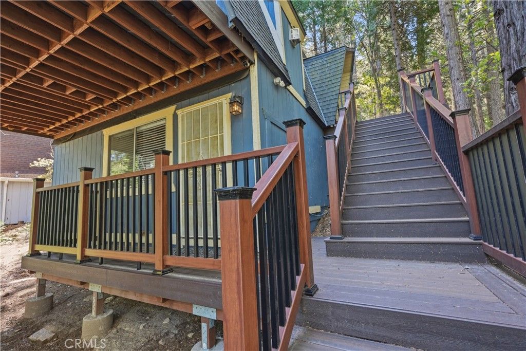 Photo of 24091 Lakeview Dr, Crestline, CA 92325 (MLS # IG26093053)