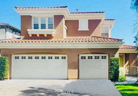 Photo of 19 Sea View Ln, Newport Coast, CA 92657 (MLS # OC26049599)