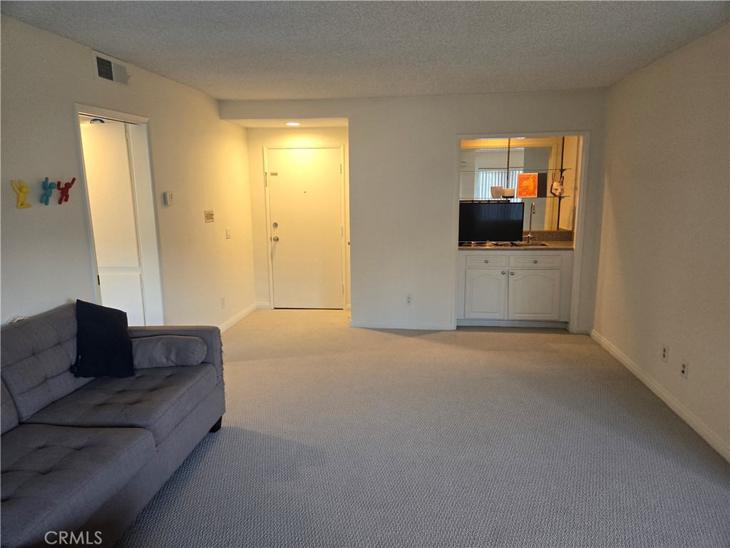 972 E California 202