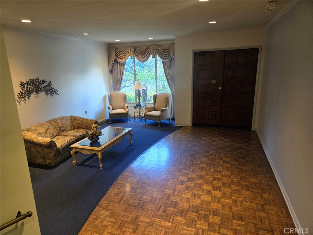 972 E California 202