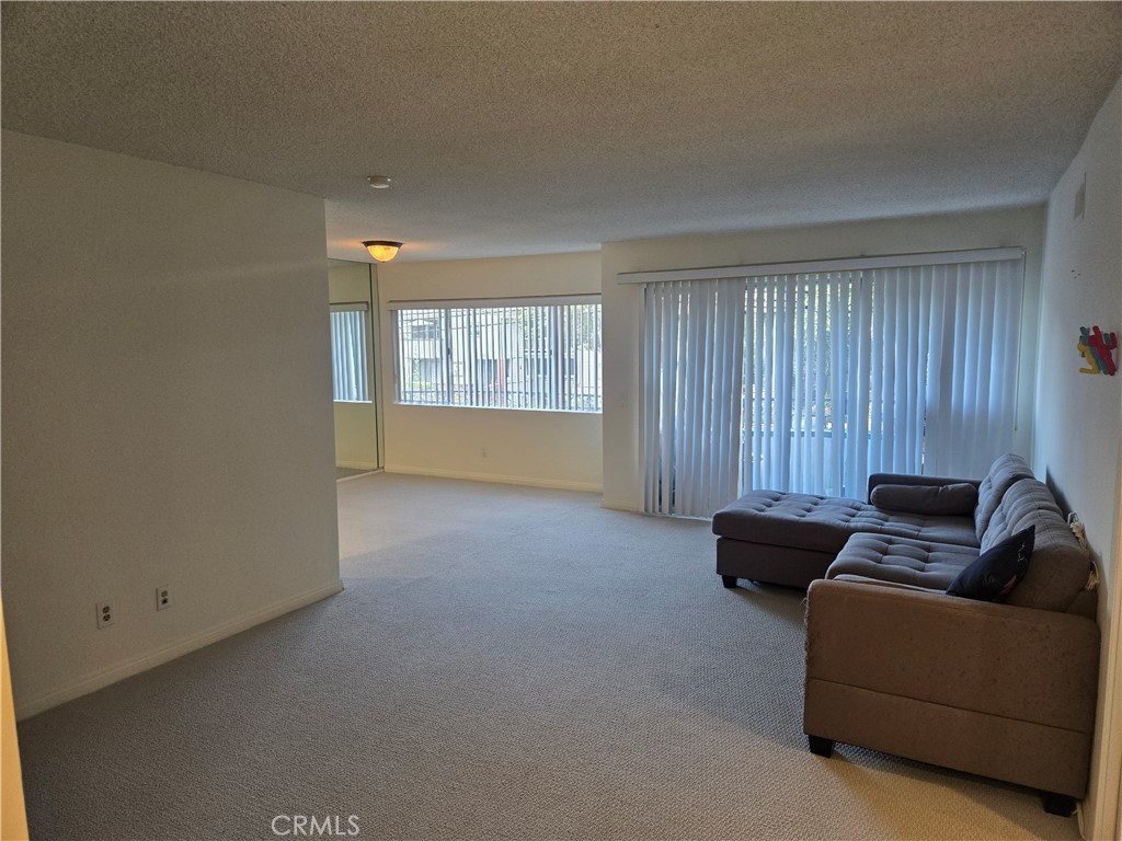 972 E California 202