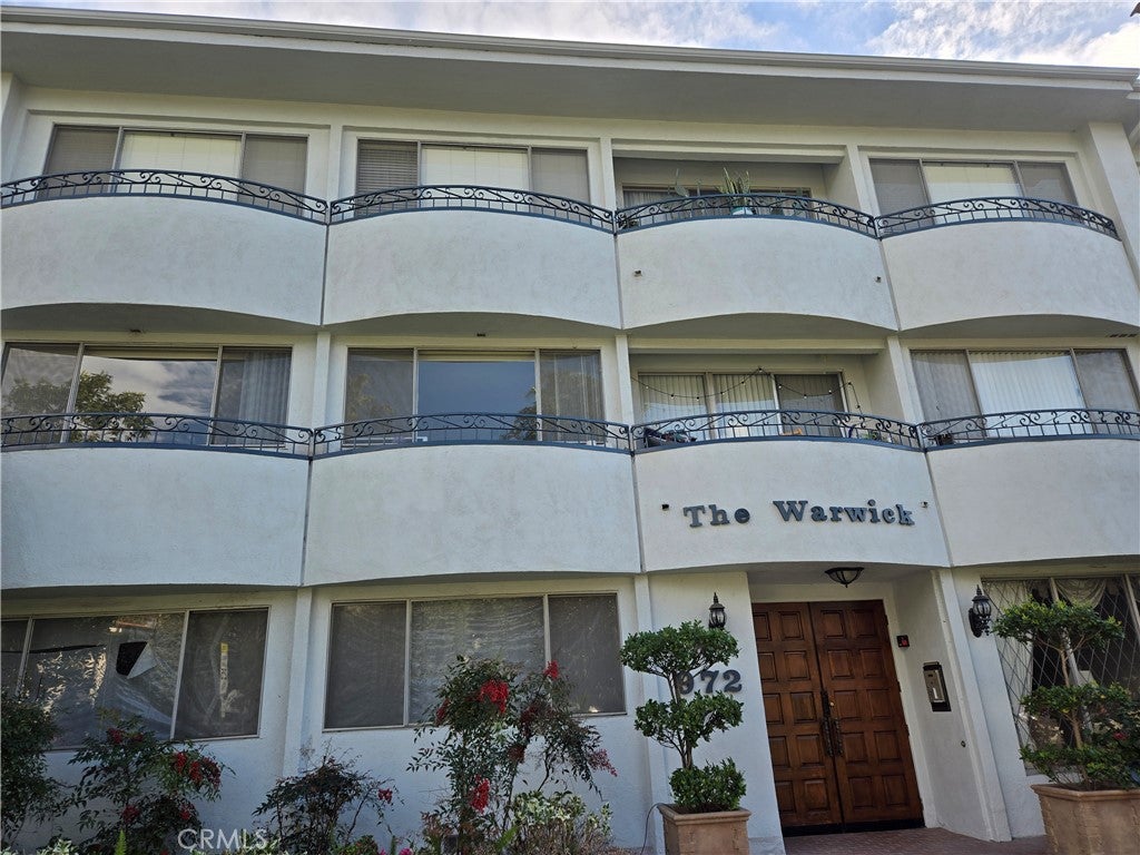 972 E California 202