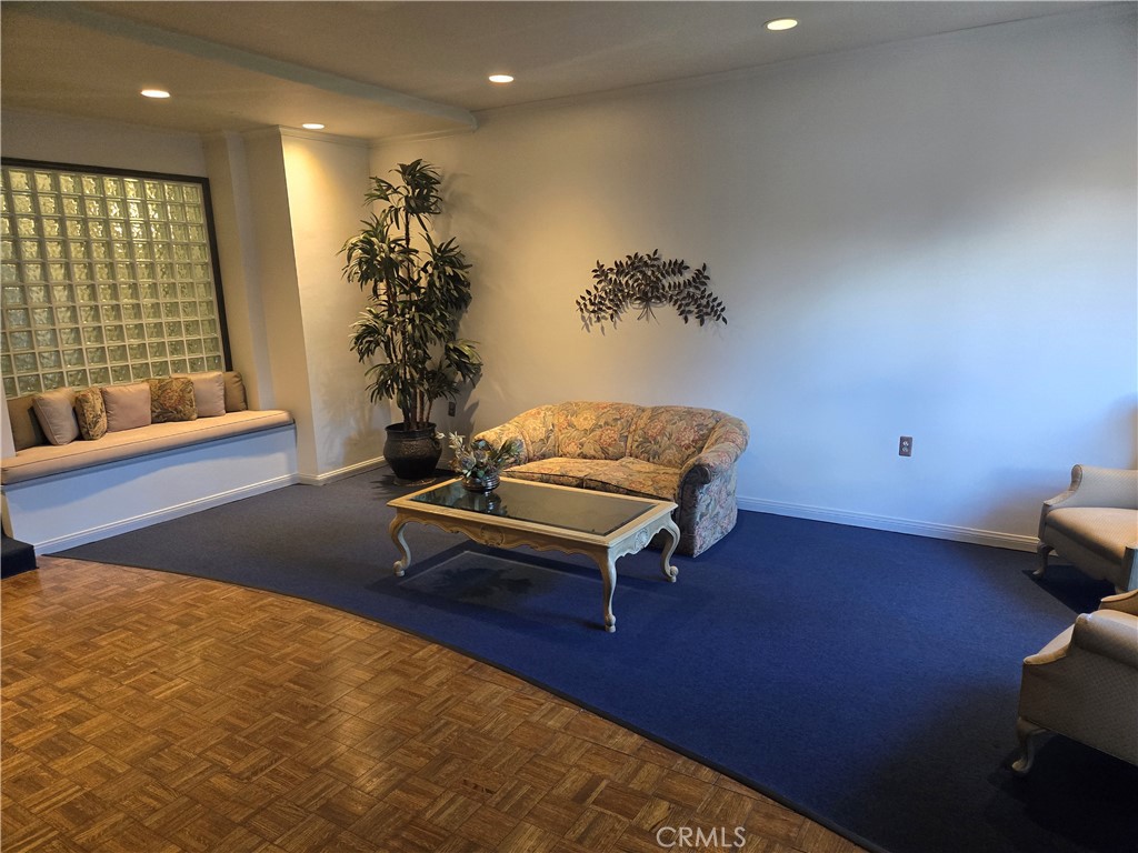972 E California 202