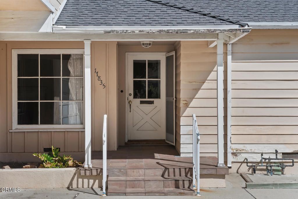 Photo of 17835 Tarzana Street, Encino, CA 91316 (MLS # V1-35469)