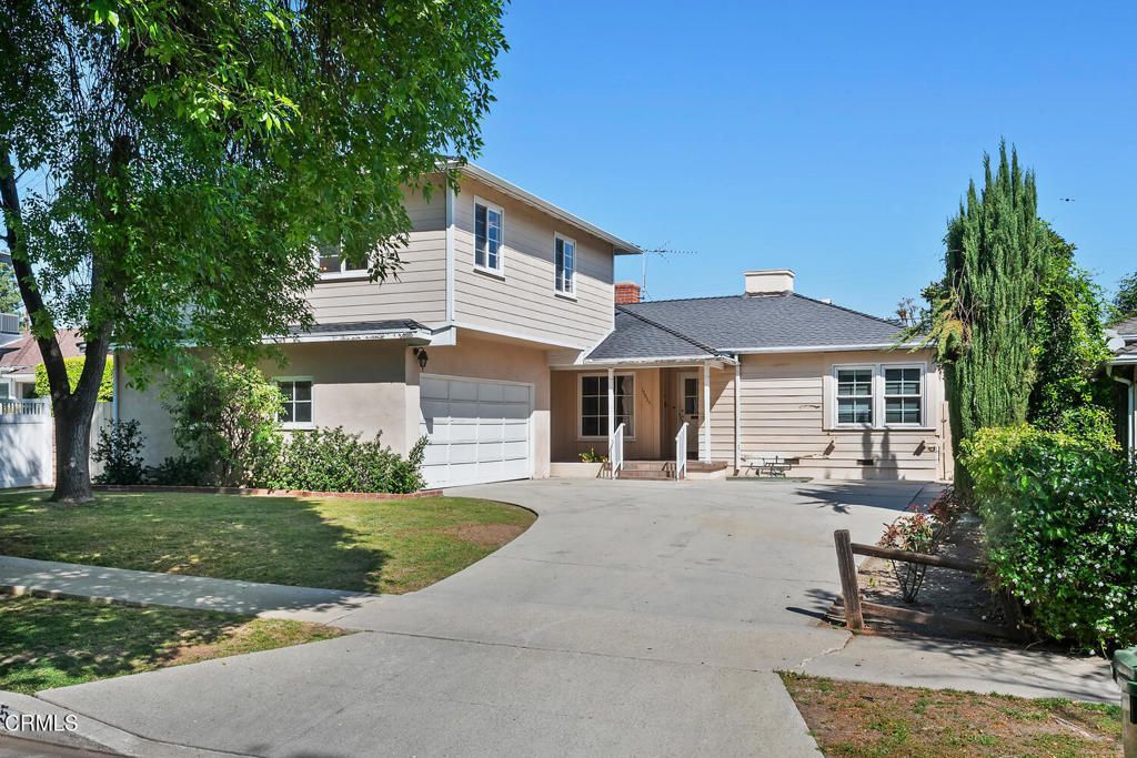 Photo of 17835 Tarzana Street, Encino, CA 91316 (MLS # V1-35469)