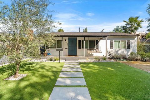 Photo of 6514 Coldwater Canyon Ave, Valley Village, CA 91606 (MLS # SR26106478)
