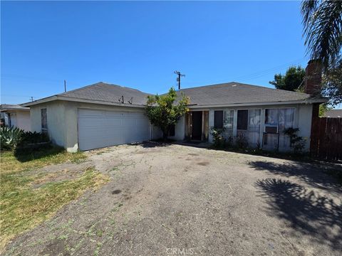 Photo of 15542 Cabot Circle, Huntington Beach, CA 92647 (MLS # OC26110022)