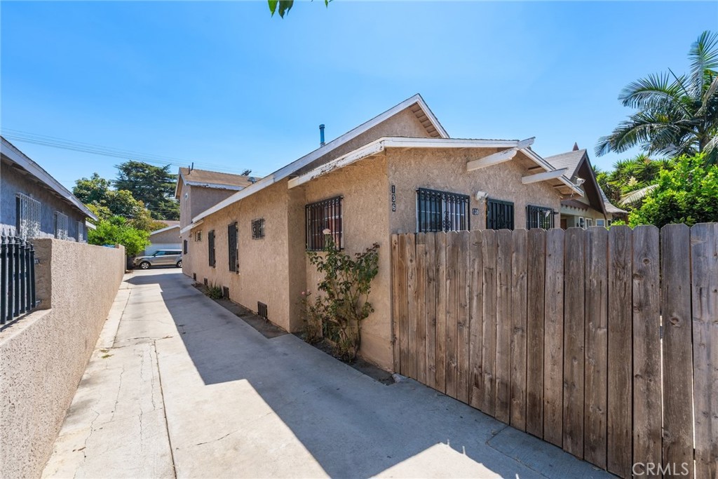 138 W Gage Avenue