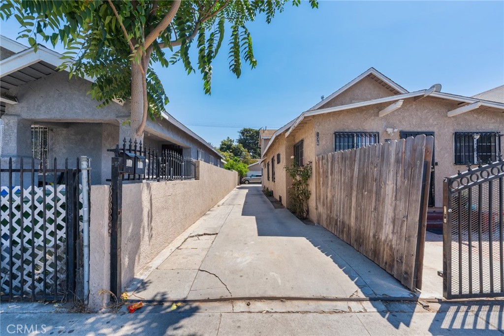 138 W Gage Avenue