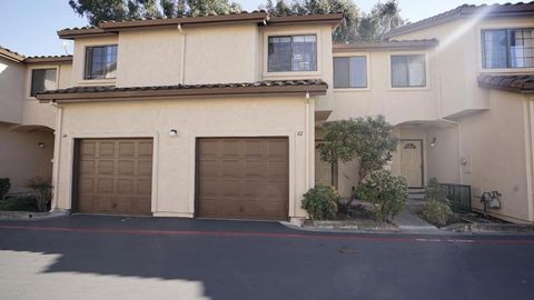 Photo of 62 Washington Square Drive, Milpitas, CA 95035 (MLS # ML82039107)