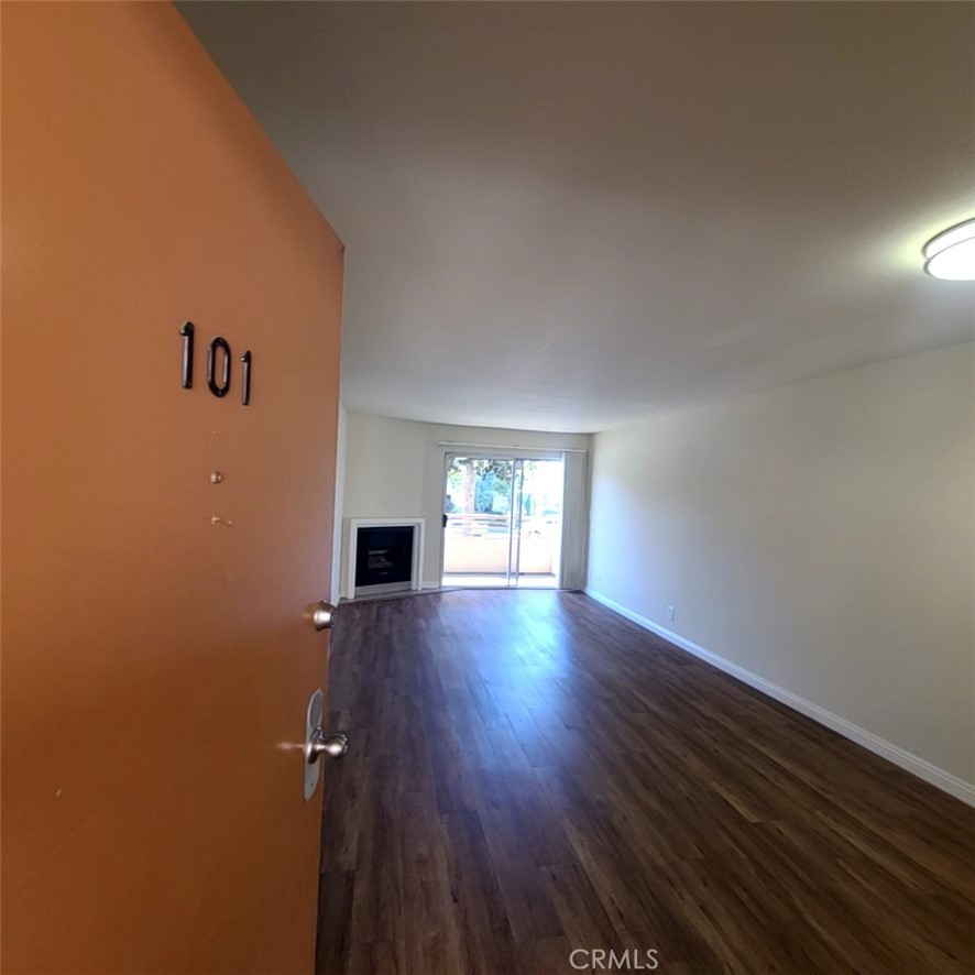 Welcome to this inviting 1-bedroom, 1-bathroom unit offering approximately 670 sq. ft of comfortable living space. Situated on the first floor and facing the street, this home provides natural light and convenient access.
Step into a bright and open living and dining area, perfect for relaxing or entertaining. The kitchen is efficiently designed, while the bedroom offers generous space and includes two closets for added storage. The full bathroom is conveniently located off the hallway, providing easy access for both residents and guests.
Additional highlights include:
1 parking space in a gated underground garage
Water and trash included in rent
Up to 2 small pets allowed
Access to fitness center, pool, and community laundry room
Just moments from shopping, dining, and freeway access in Sherman Oaks.