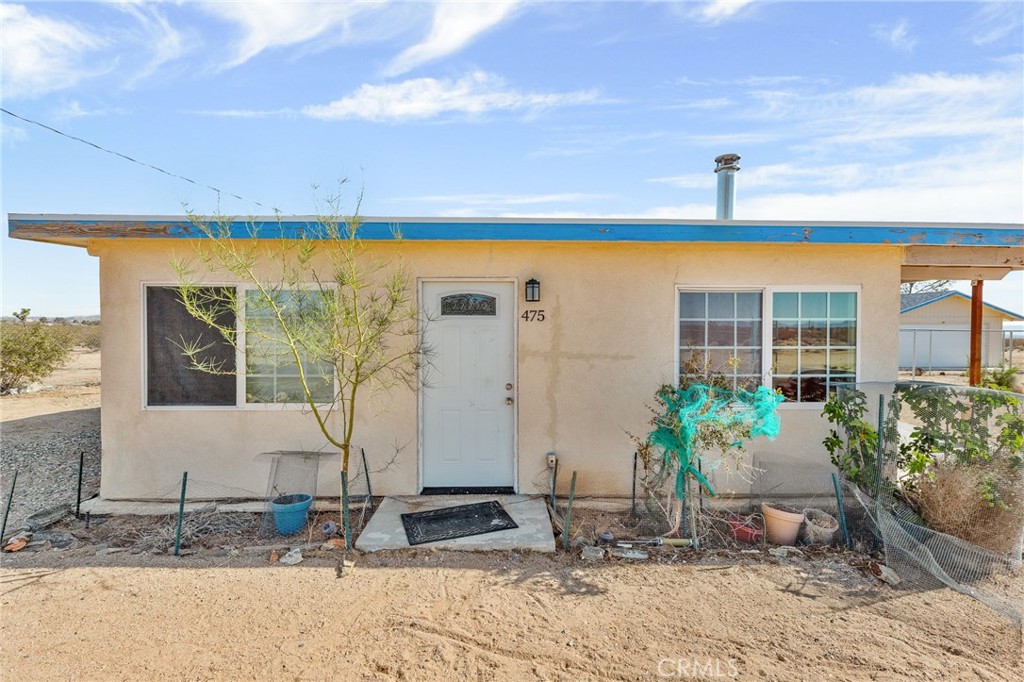 **Charming Fixer-Upper with Endless Potential in the Heart of Landers, CA!**
Nestled on a sprawling 2.5-acre lot, this serene retreat is your canvas for creating the dream home you've always envisioned. Surrounded by picturesque mountain views and situated in a tranquil rural area, this 3-bedroom, 2-bathroom fixer-upper offers an incredible opportunity for investors or those looking to personalize their living space.
As you approach this hidden gem, you'll be greeted by the welcoming presence of a spacious two-car garage—perfect for storing your vehicles or transforming into a workshop for your creative projects. The expansive outdoor setting provides ample room for gardening, entertaining, or simply enjoying the breathtaking desert sunsets that Landers is known for.
Step inside to discover an inviting floor plan brimming with potential. With three well-sized bedrooms and two bathrooms, there's plenty of space to accommodate family and guests alike. Let your imagination run wild as you envision modern upgrades and personalized touches that will bring life back into every corner of this house.