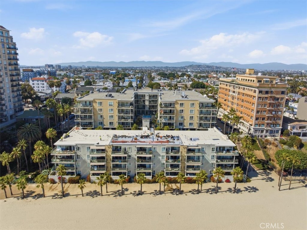 1000 E Ocean 402