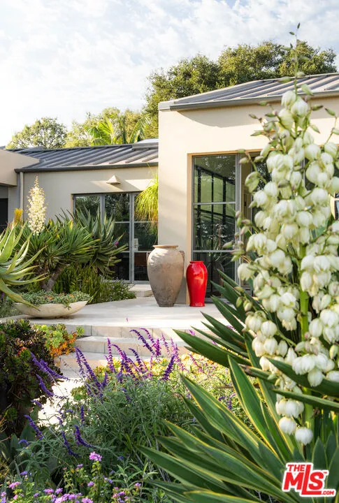 Montecito, California 93108, United States, 3 Bedrooms Bedrooms, ,4 BathroomsBathrooms,Residential,Active,231154