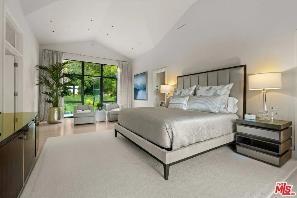 Montecito, California 93108, United States, 3 Bedrooms Bedrooms, ,4 BathroomsBathrooms,Residential,Active,231154