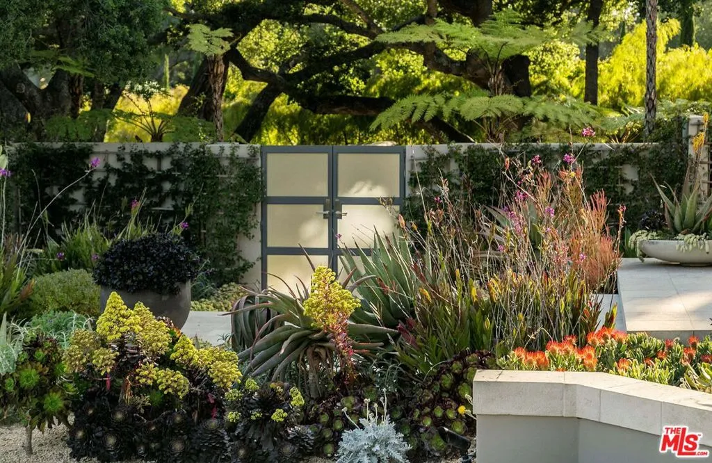 Montecito, California 93108, United States, 3 Bedrooms Bedrooms, ,4 BathroomsBathrooms,Residential,Active,231154