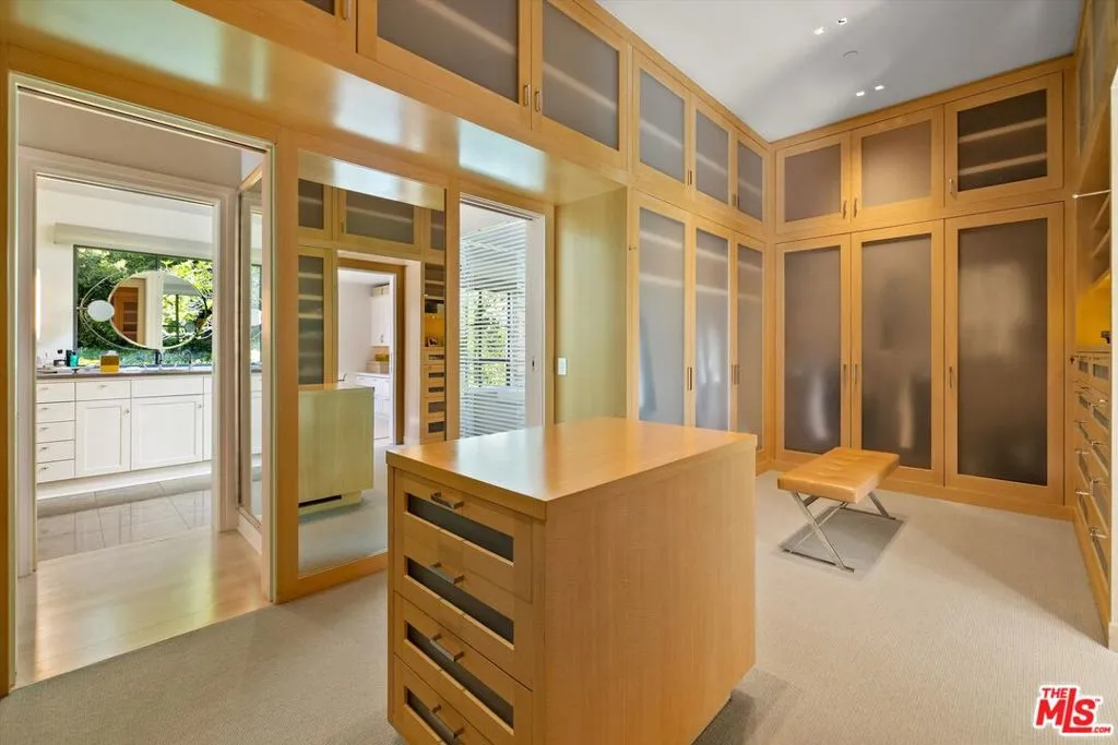 Montecito, California 93108, United States, 3 Bedrooms Bedrooms, ,4 BathroomsBathrooms,Residential,Active,231154