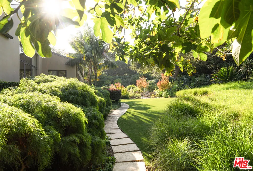 Montecito, California 93108, United States, 3 Bedrooms Bedrooms, ,4 BathroomsBathrooms,Residential,Active,231154