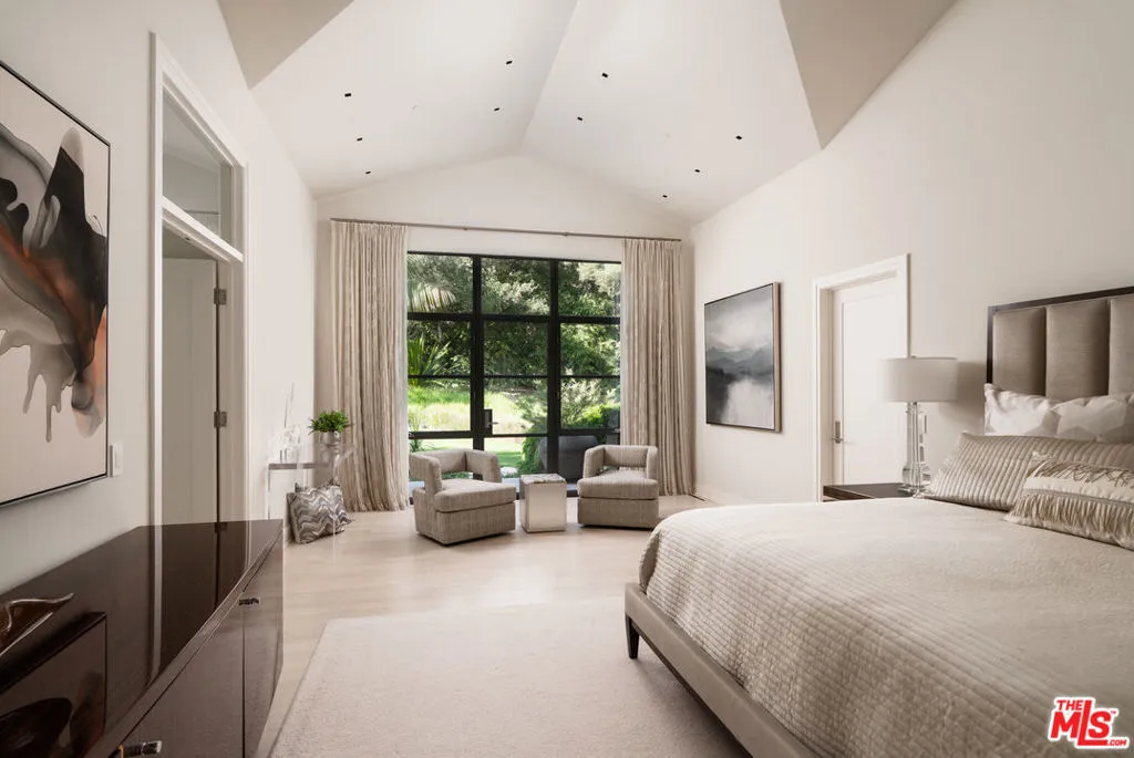 Montecito, California 93108, United States, 3 Bedrooms Bedrooms, ,4 BathroomsBathrooms,Residential,Active,231154