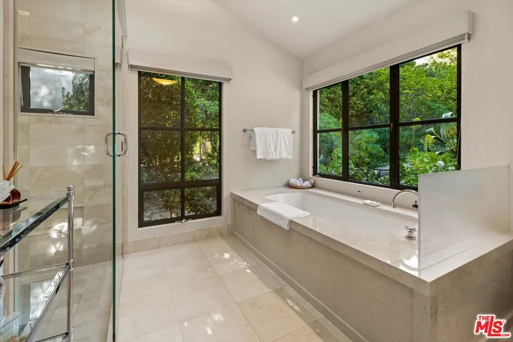 Montecito, California 93108, United States, 3 Bedrooms Bedrooms, ,4 BathroomsBathrooms,Residential,Active,231154