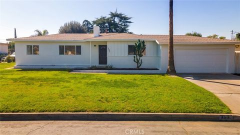 Photo of 383 E Mesa Dr, Rialto, CA 92376 (MLS # CV26047049)